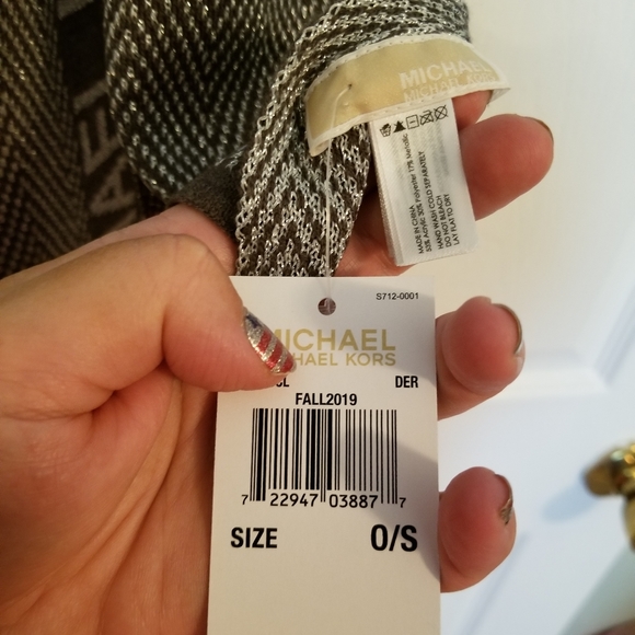 🧣 Michael Kors Winter Scarf NWT - Picture 5 of 5
